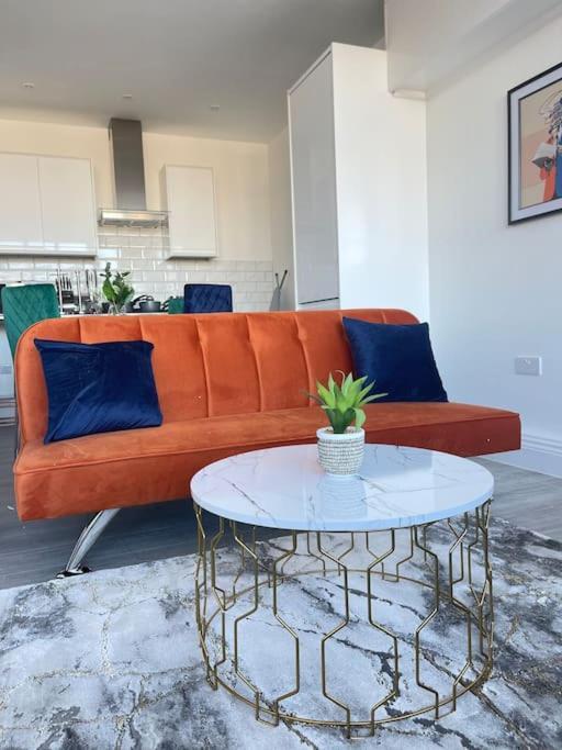 1 Bedroom Apartment - Flitwick - Contractor Friendly - Tourist Ready - Full Kitchen - Wifi - Smart Tv - Sofa Bed - Free Parking - Ideal For Short Or Long Stays Exterior foto