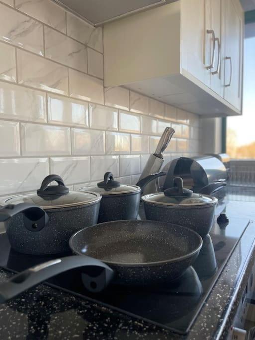 1 Bedroom Apartment - Flitwick - Contractor Friendly - Tourist Ready - Full Kitchen - Wifi - Smart Tv - Sofa Bed - Free Parking - Ideal For Short Or Long Stays Exterior foto