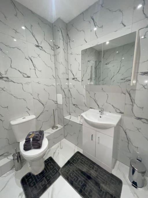 1 Bedroom Apartment - Flitwick - Contractor Friendly - Tourist Ready - Full Kitchen - Wifi - Smart Tv - Sofa Bed - Free Parking - Ideal For Short Or Long Stays Exterior foto